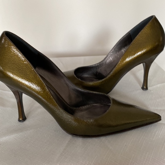 Dolce&Gabbana classic pumps in olive semi patent leather. - Picture 3 of 5